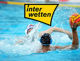 ένα πόλο στιγμιότυπο και το λογότυπό του interwetten